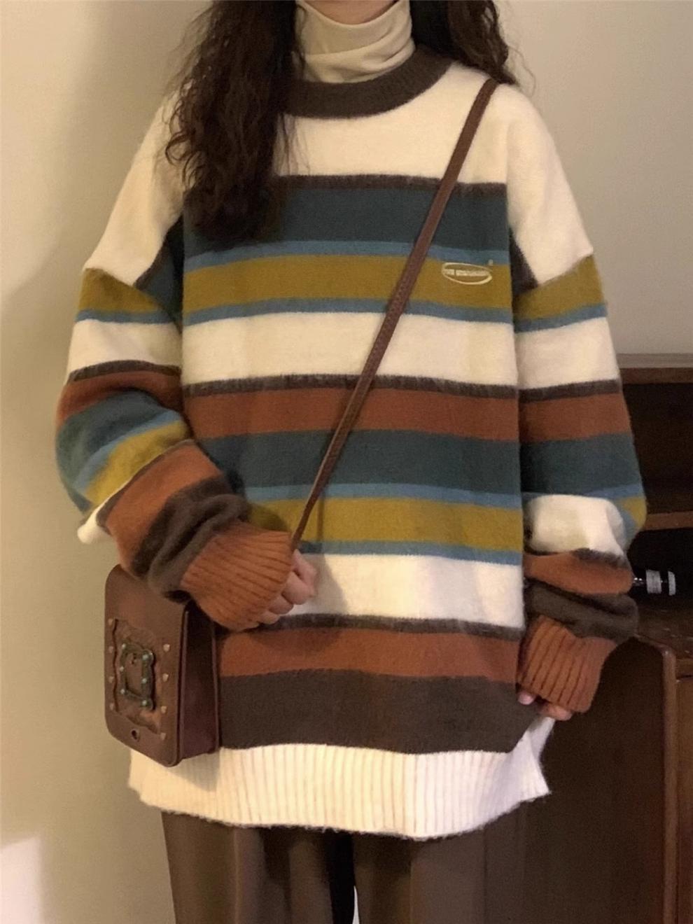 College Style Sweater For Women Wearing On The Outside