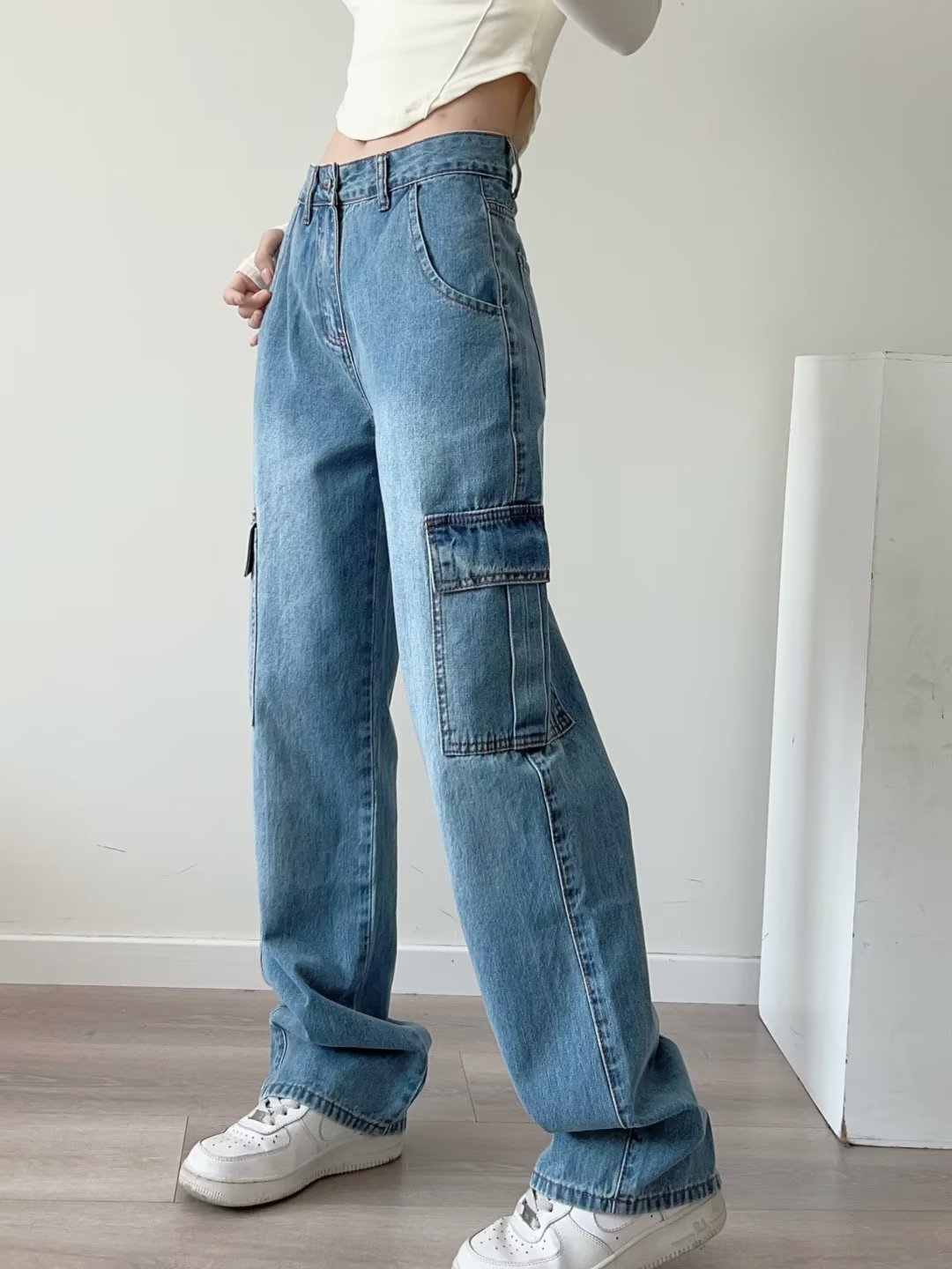 Jeans recto con bolsillos grandes para mujer