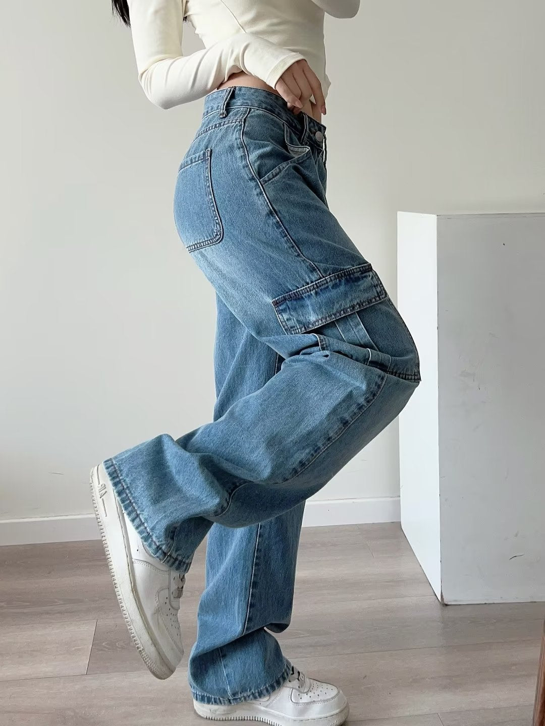 Jeans recto con bolsillos grandes para mujer