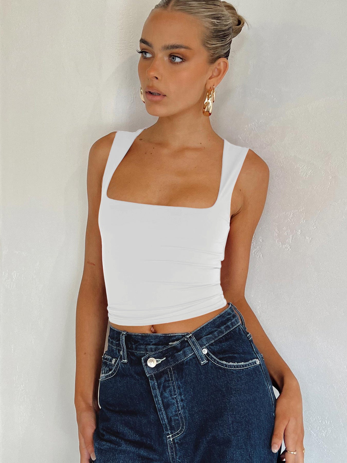 Crop top con cuello cuadrado ajustado