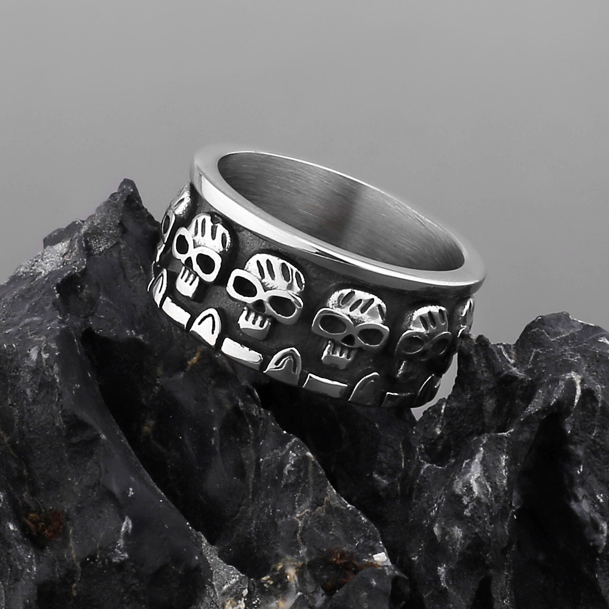 Anillo de acero de titanio con cabeza de calavera punk para hombre