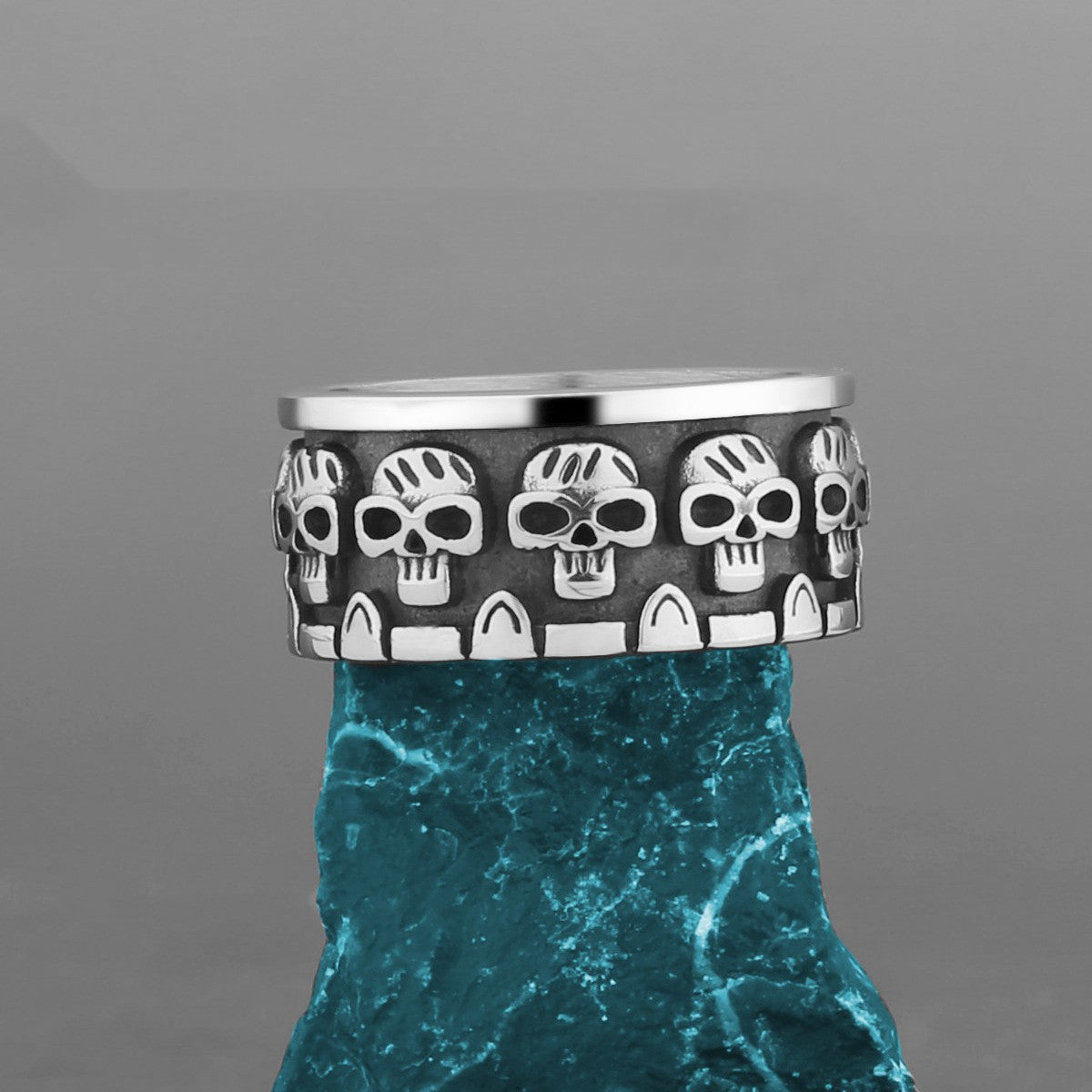 Anillo de acero de titanio con cabeza de calavera punk para hombre