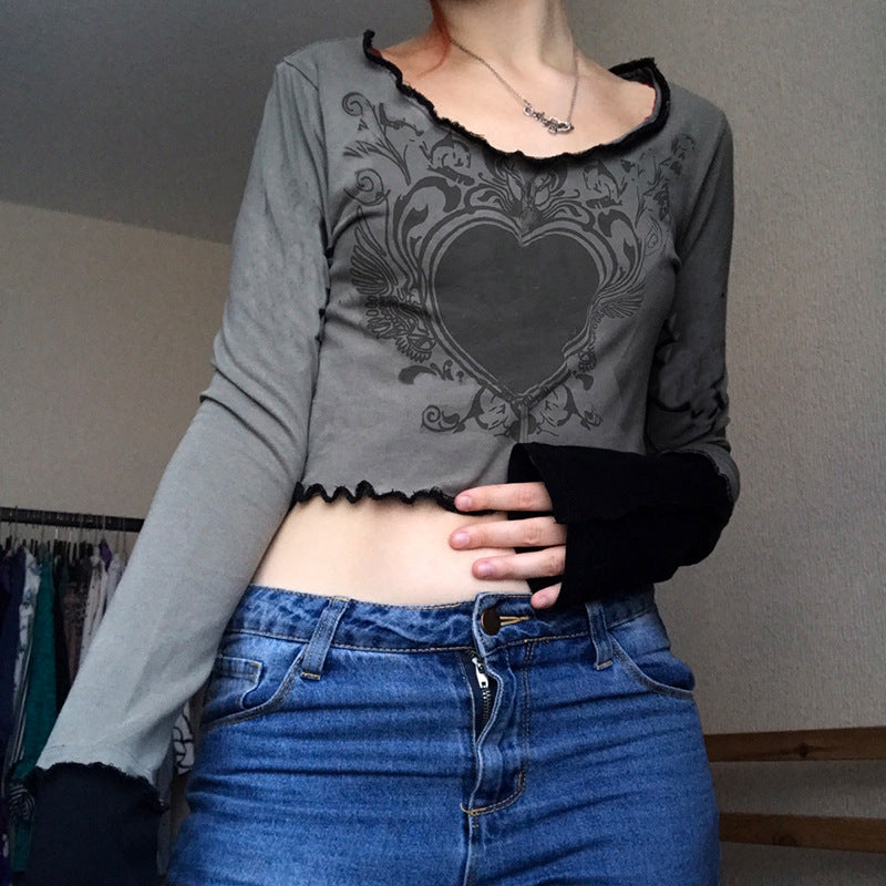 Crop top ondulado con cuello redondo y estampado de corazones ajustado de manga larga